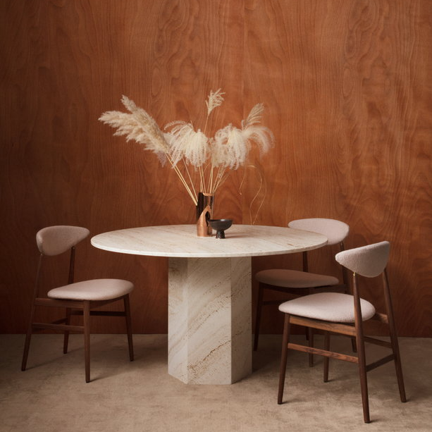 Luzione Elpis dining set: travertine table with geometric base and neutral upholstered chairs. Contemporary design for elegant dining.
