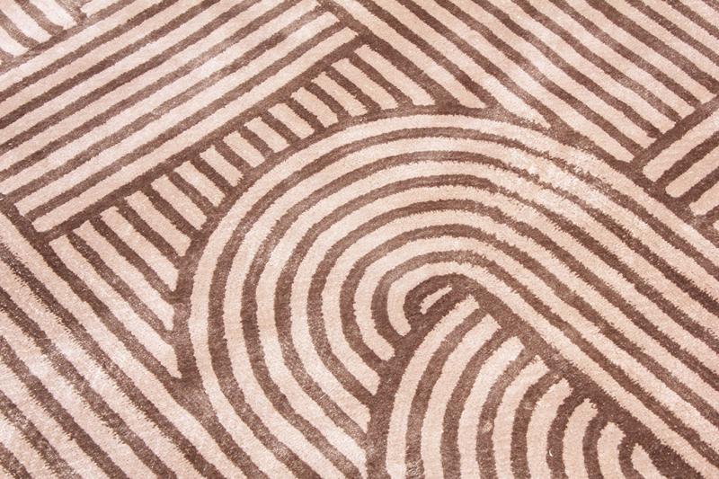 Close-up of the Luzione 906 Trace Tufted Rug. A modern, geometric brown rug adds contemporary elegance to any living space