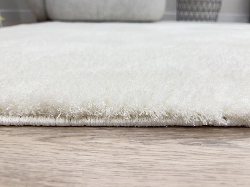 Front view of Tampa Shaggy Rug in soft white texture, offering a cozy and inviting design.